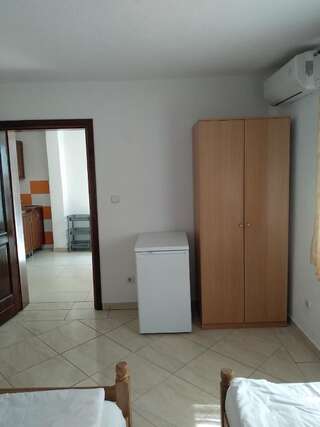 Гостевой дом Apartments and Rooms Mila Улцинь Семейный номер - Подходит для людей с ограниченными физическими возможностями-5