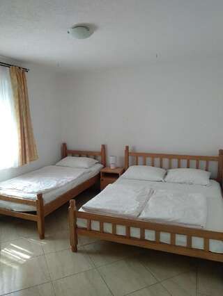 Гостевой дом Apartments and Rooms Mila Улцинь Семейный номер - Подходит для людей с ограниченными физическими возможностями-7