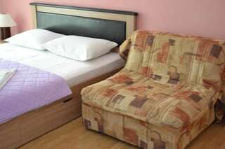 Гостевой дом Apartments and Rooms Mila Улцинь Трехместный номер с террасой-4