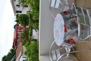 Гостевой дом Apartments and Rooms Mila Улцинь Трехместный номер с террасой-8